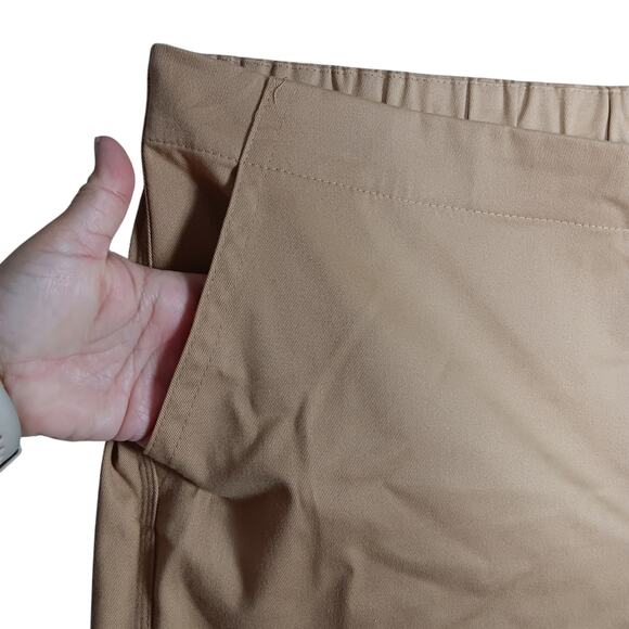 Just Be Chino Shorts Size 1X Khaki 2 Front Pockets Flat Front Elastic Back Waist - Picture 2 of 7